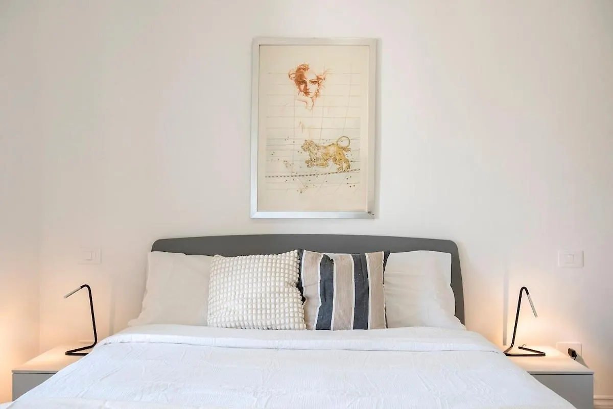 Urban Oasis With Patio For 5 Guests - Reserved Parking - Termini Rome 0*,  Italy