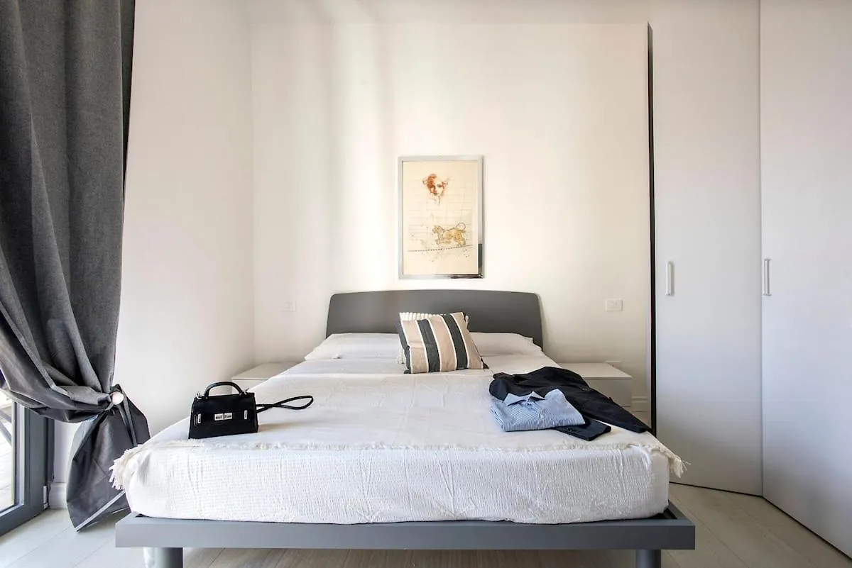 Urban Oasis With Patio For 5 Guests - Reserved Parking - Termini Rome 0*,  Italy