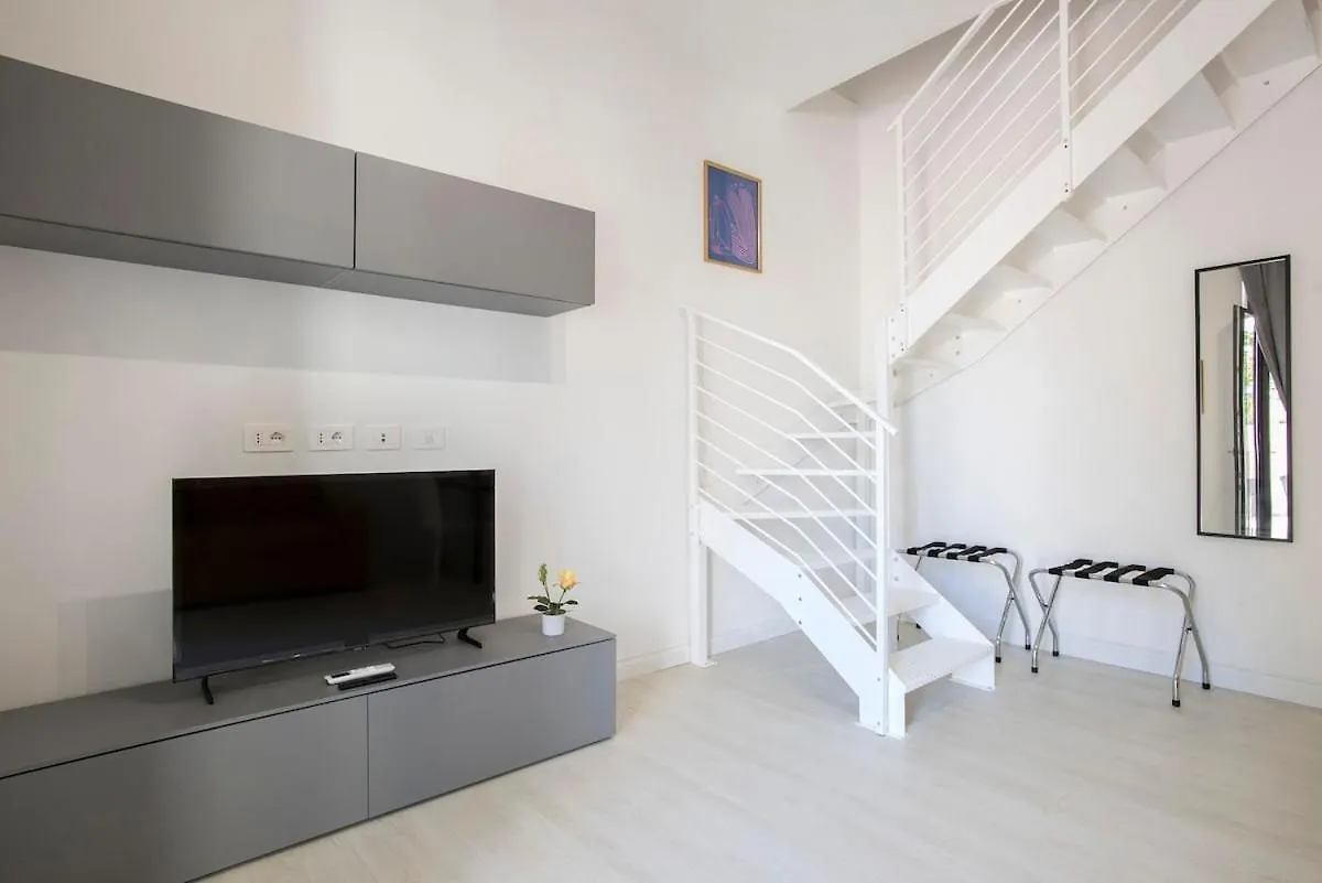 Urban Oasis With Patio For 5 Guests - Reserved Parking - Termini Rome 0*,  Italy