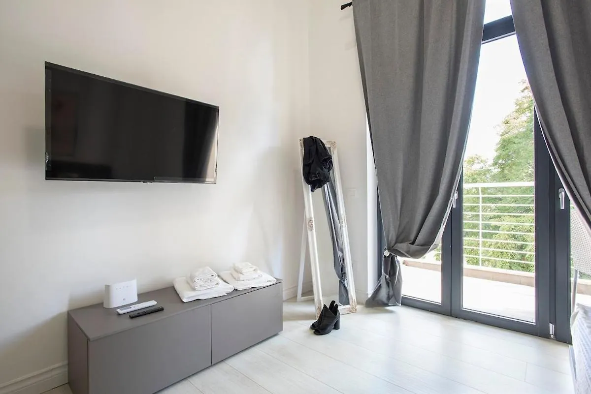 Urban Oasis With Patio For 5 Guests - Reserved Parking - Termini Rome Apartment