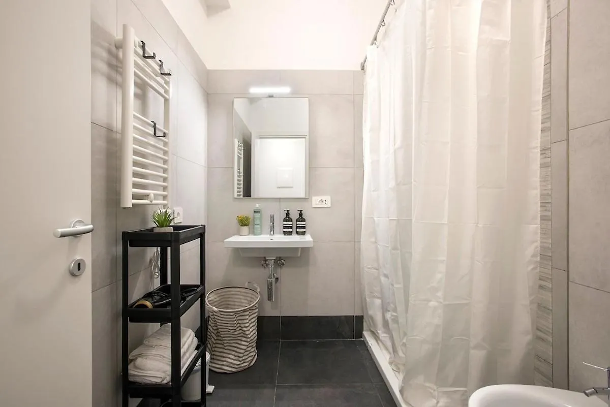 Apartment Urban Oasis With Patio For 5 Guests - Reserved Parking - Termini Rome