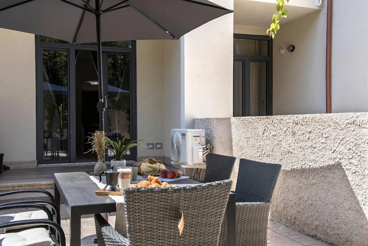 Urban Oasis With Patio For 5 Guests - Reserved Parking - Termini Rome Apartment
