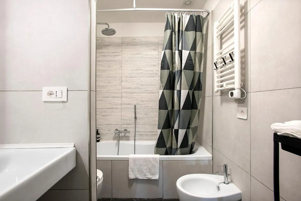Apartment Urban Oasis With Patio For 5 Guests - Reserved Parking - Termini Rome