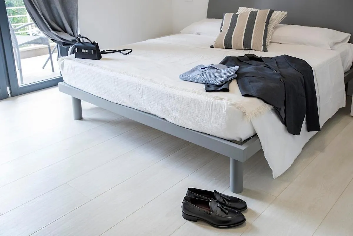 Urban Oasis With Patio For 5 Guests - Reserved Parking - Termini Rome Apartment
