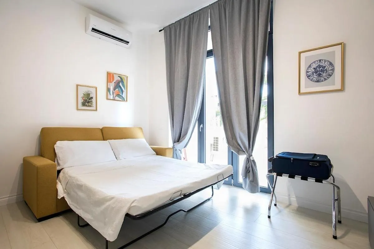 Urban Oasis With Patio For 5 Guests - Reserved Parking - Termini Rome 0*,  Italy