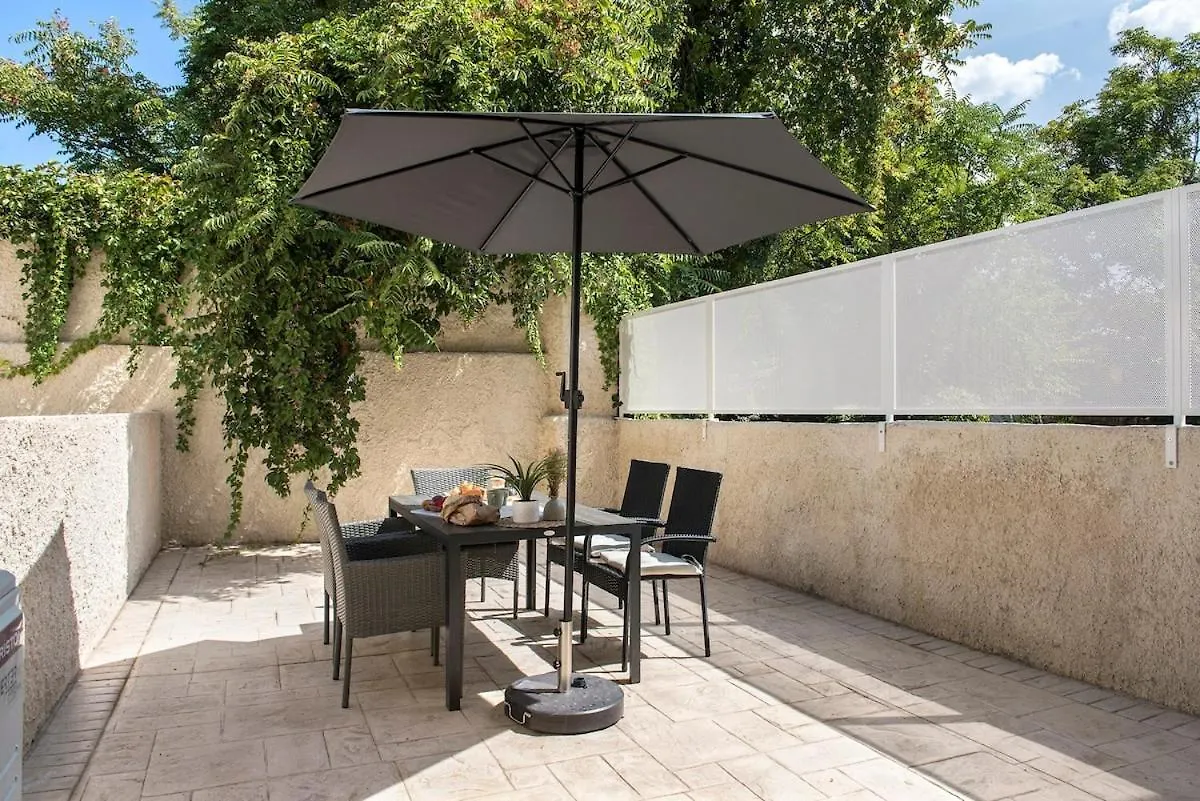 Urban Oasis With Patio For 5 Guests - Reserved Parking - Termini Rome Apartment
