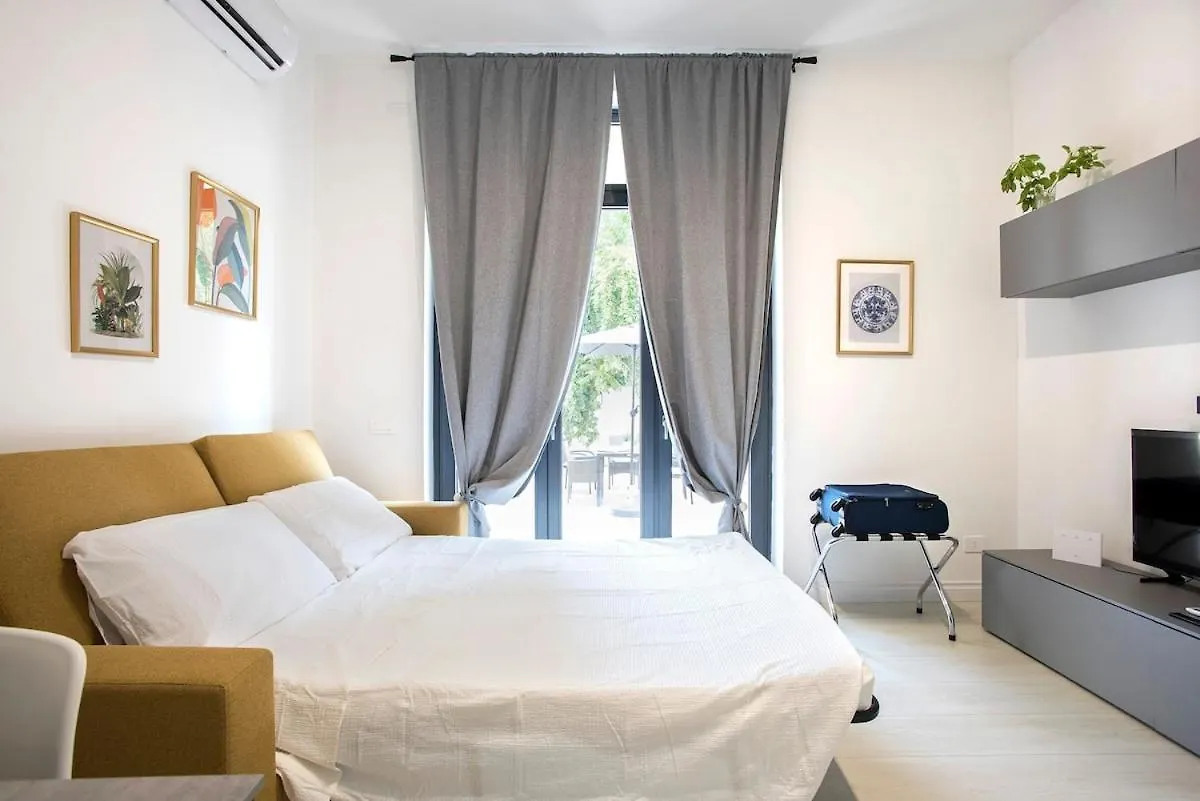 Urban Oasis With Patio For 5 Guests - Reserved Parking - Termini Rom