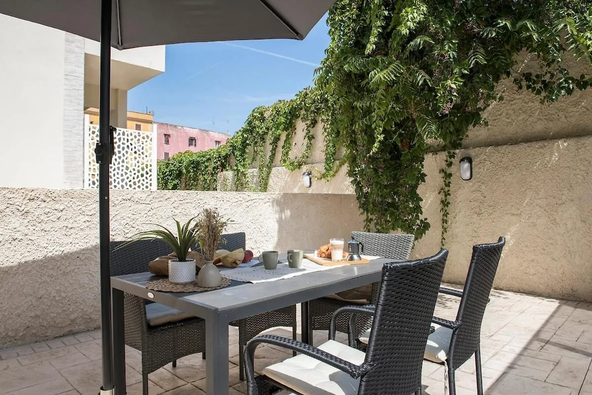 Urban Oasis With Patio For 5 Guests - Reserved Parking - Termini Rome 0*,