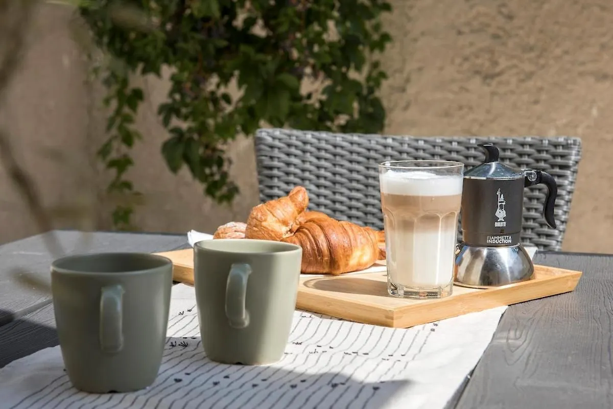 Urban Oasis With Patio For 5 Guests - Reserved Parking - Termini Rome 0*,