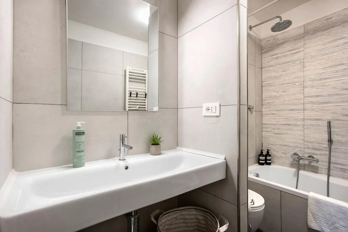 Urban Oasis With Patio For 5 Guests - Reserved Parking - Termini Rome Apartment