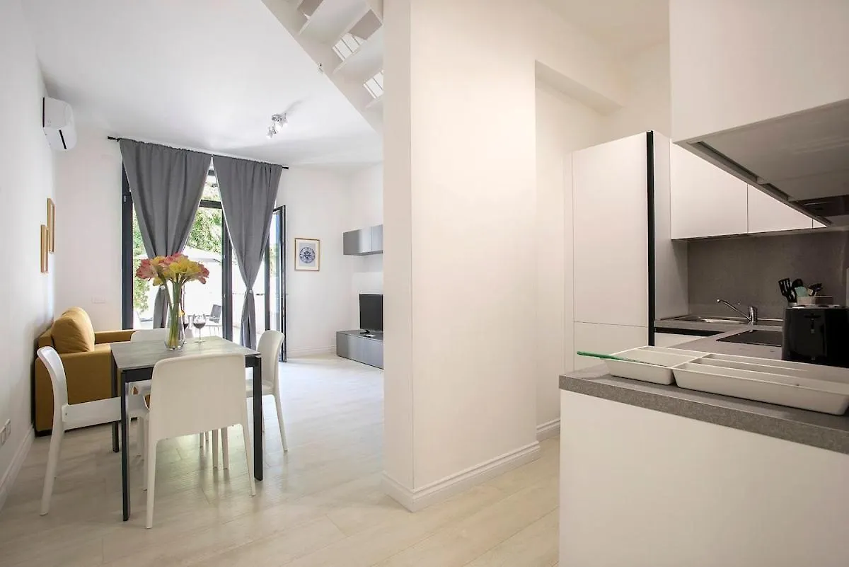 Urban Oasis With Patio For 5 Guests - Reserved Parking - Termini Rome Apartment
