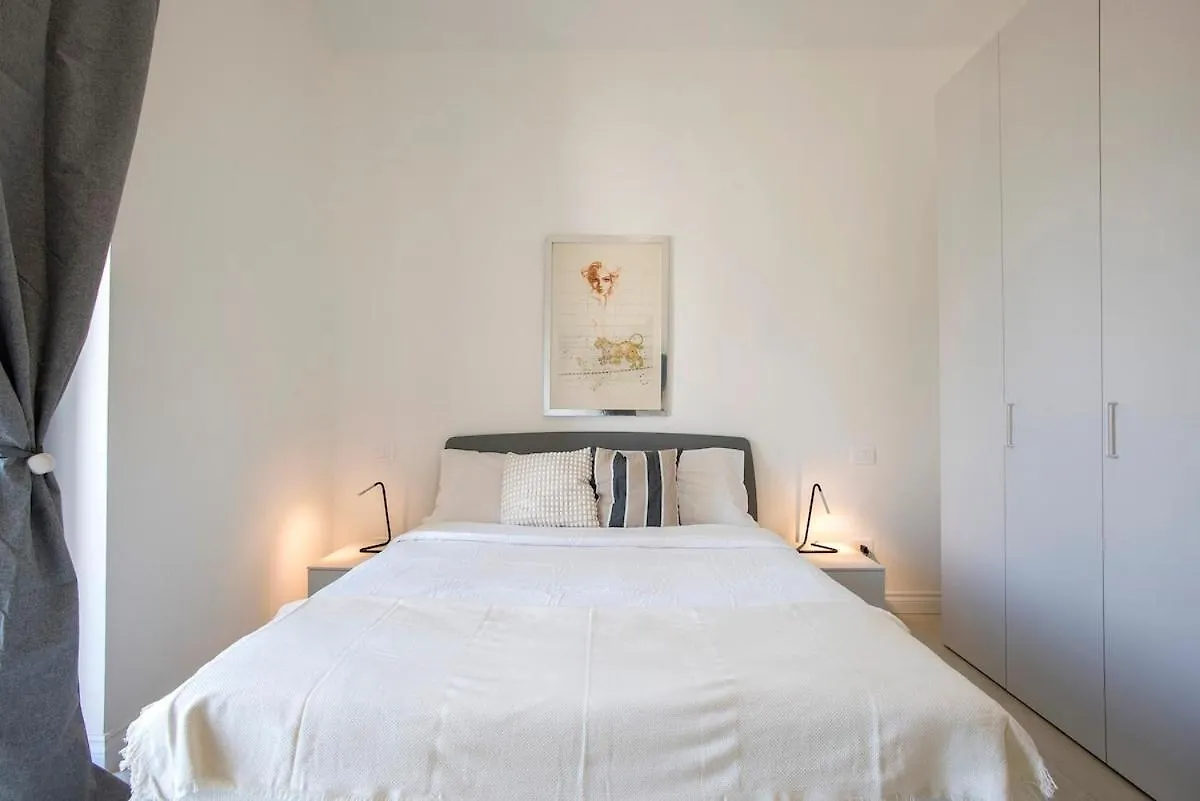 Urban Oasis With Patio For 5 Guests - Reserved Parking - Termini Rome