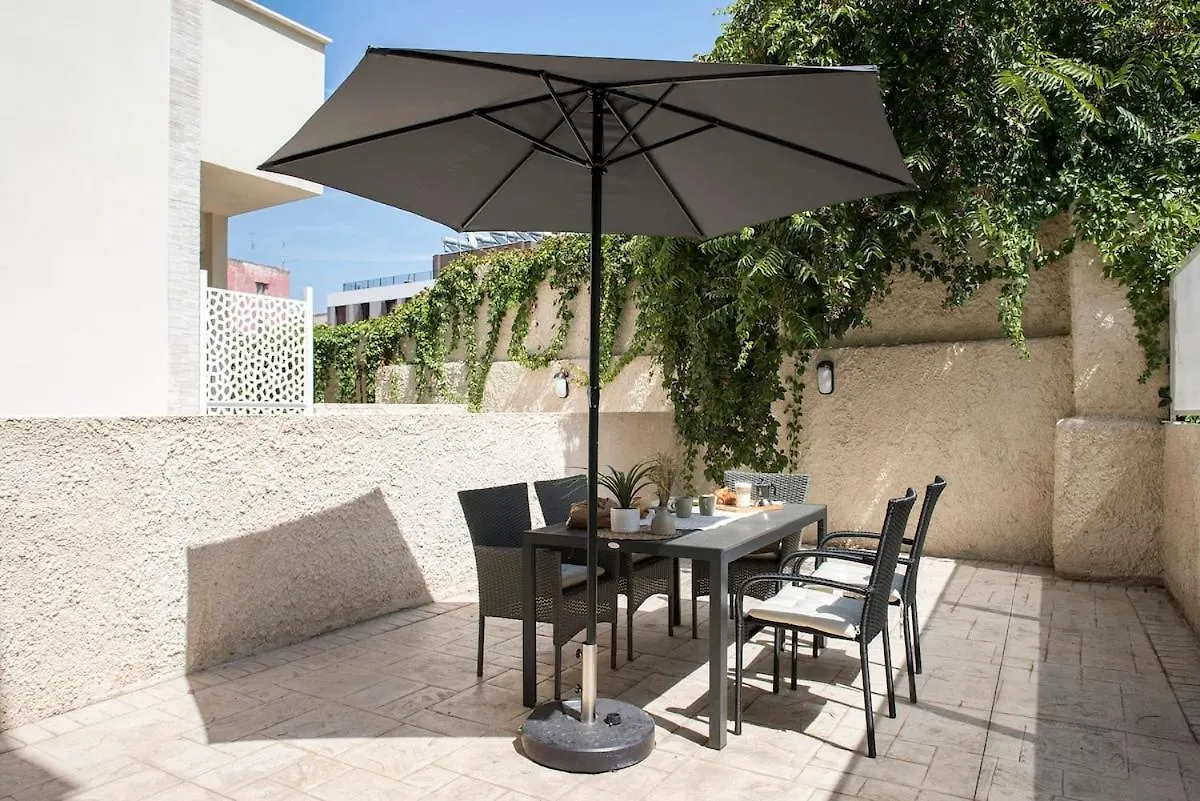 Urban Oasis With Patio For 5 Guests - Reserved Parking - Termini Rome Italy