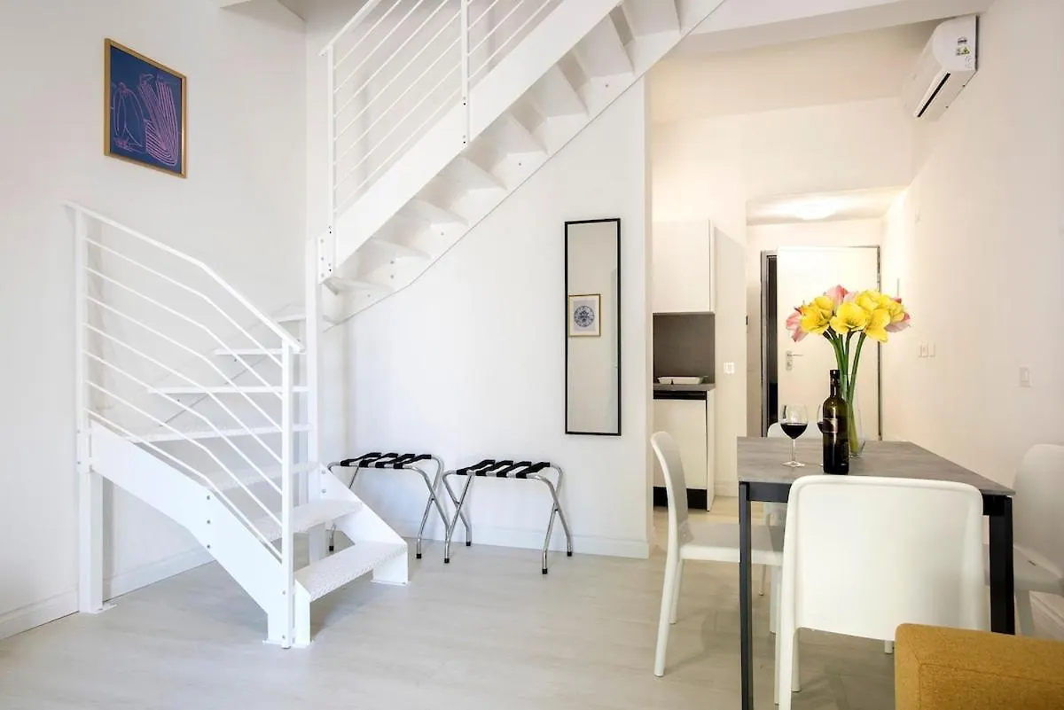 Urban Oasis With Patio For 5 Guests - Reserved Parking - Termini Rome