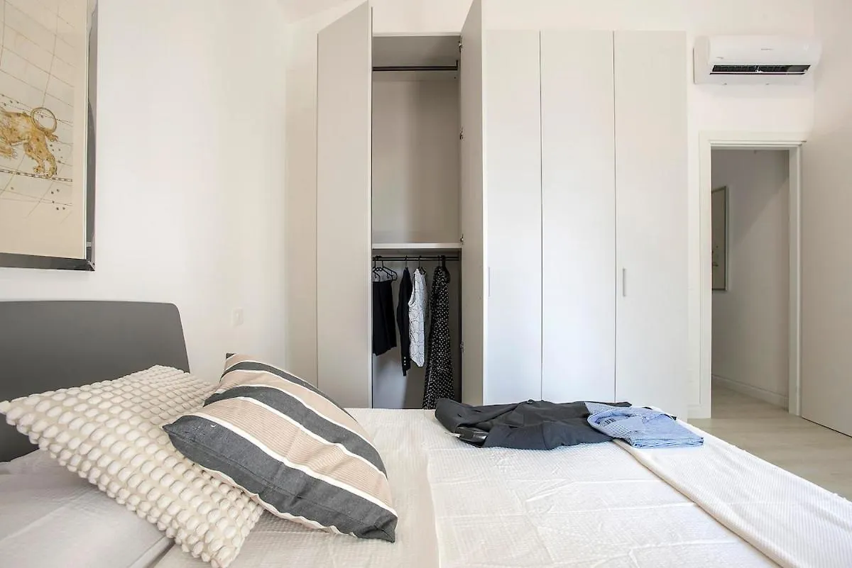 Apartment Urban Oasis With Patio For 5 Guests - Reserved Parking - Termini Rome Italy