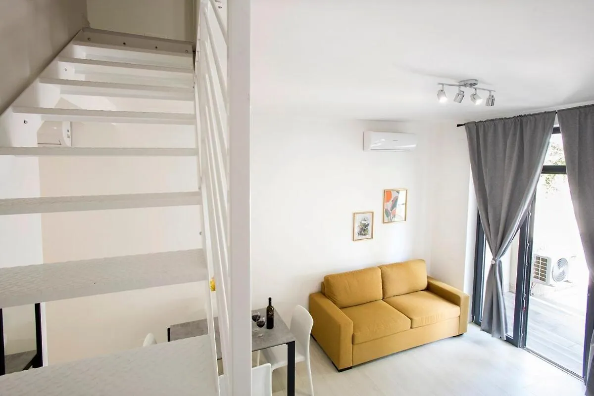 Urban Oasis With Patio For 5 Guests - Reserved Parking - Termini Rome Apartment