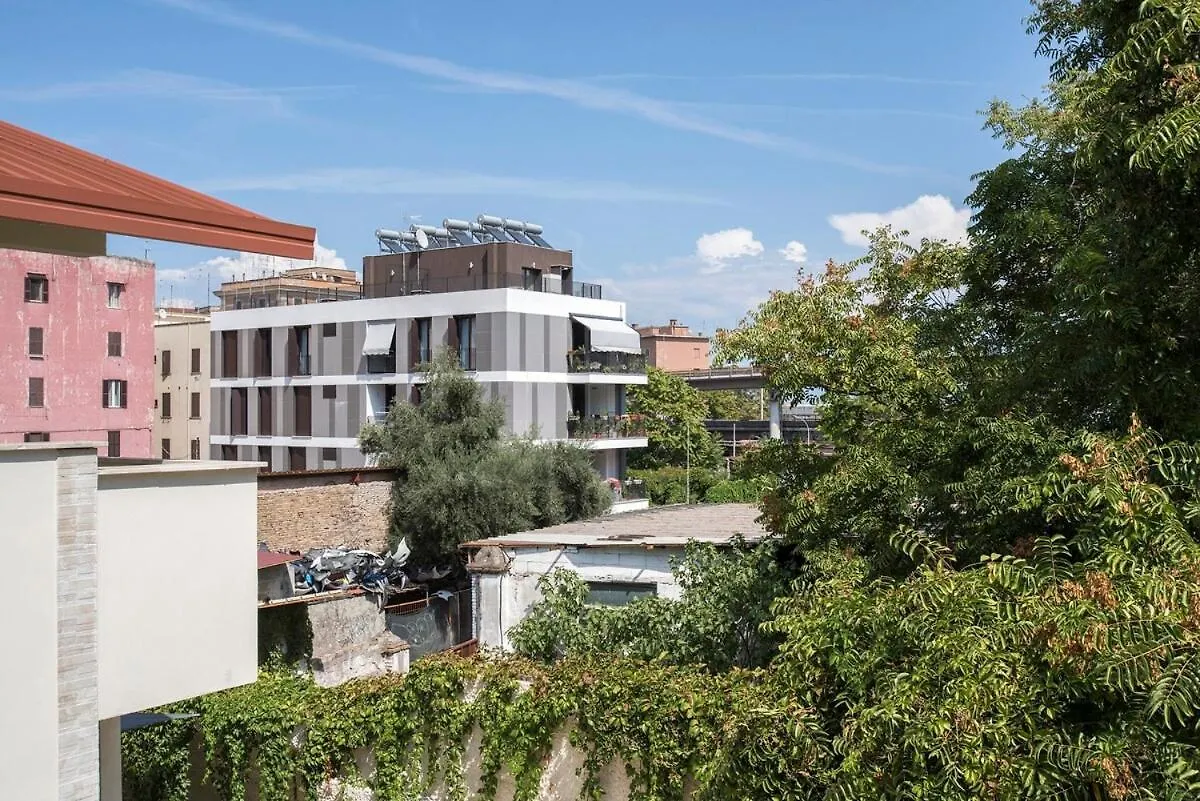 Apartment Urban Oasis With Patio For 5 Guests - Reserved Parking - Termini Rome