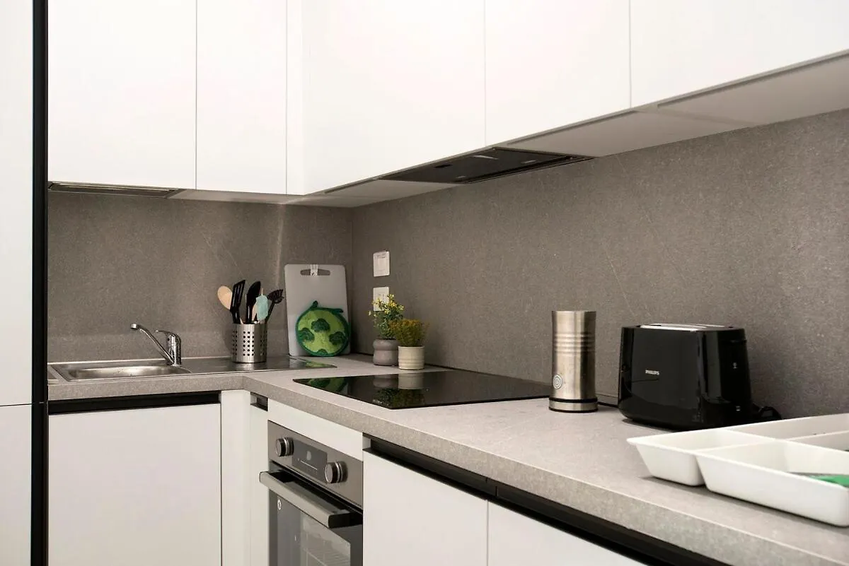 Urban Oasis With Patio For 5 Guests - Reserved Parking - Termini Rom