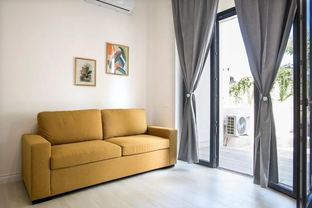 Urban Oasis With Patio For 5 Guests - Reserved Parking - Termini Rome 0*,