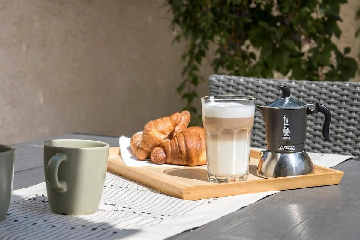 Urban Oasis With Patio For 5 Guests - Reserved Parking - Termini 로마