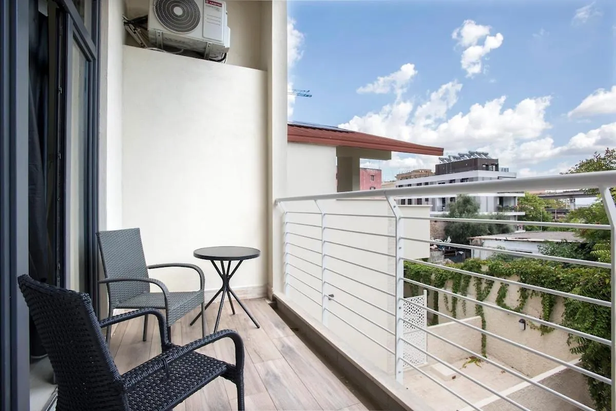 Urban Oasis With Patio For 5 Guests - Reserved Parking - Termini Rome Apartment