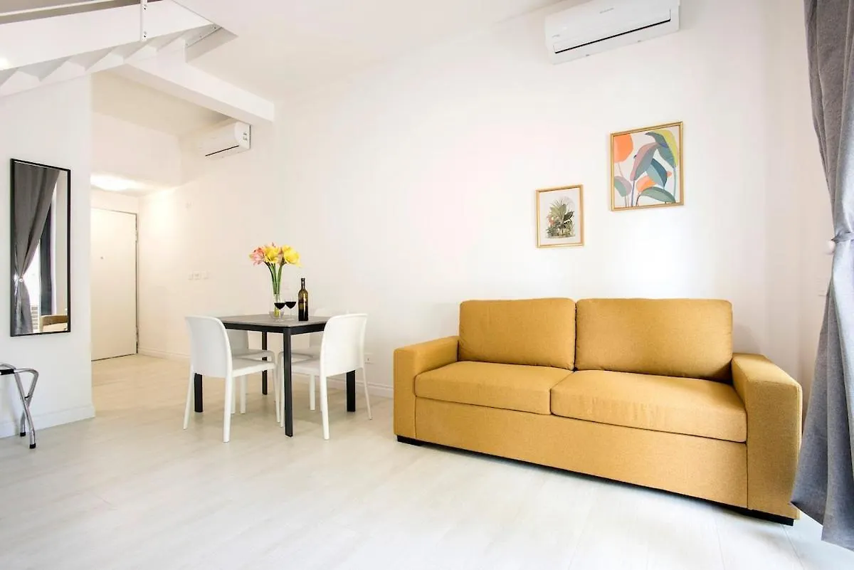 Urban Oasis With Patio For 5 Guests - Reserved Parking - Termini Rome
